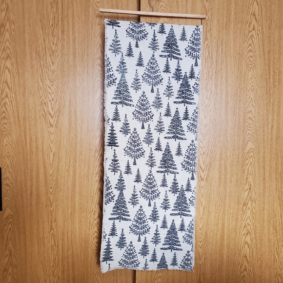 Rachel Ashwell Other - Farmhouse Table Runner -Extra Long